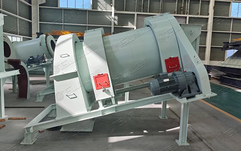 機(jī)制砂防離析、防揚(yáng)塵，有經(jīng)驗(yàn)的砂廠都在用加濕拌和機(jī)